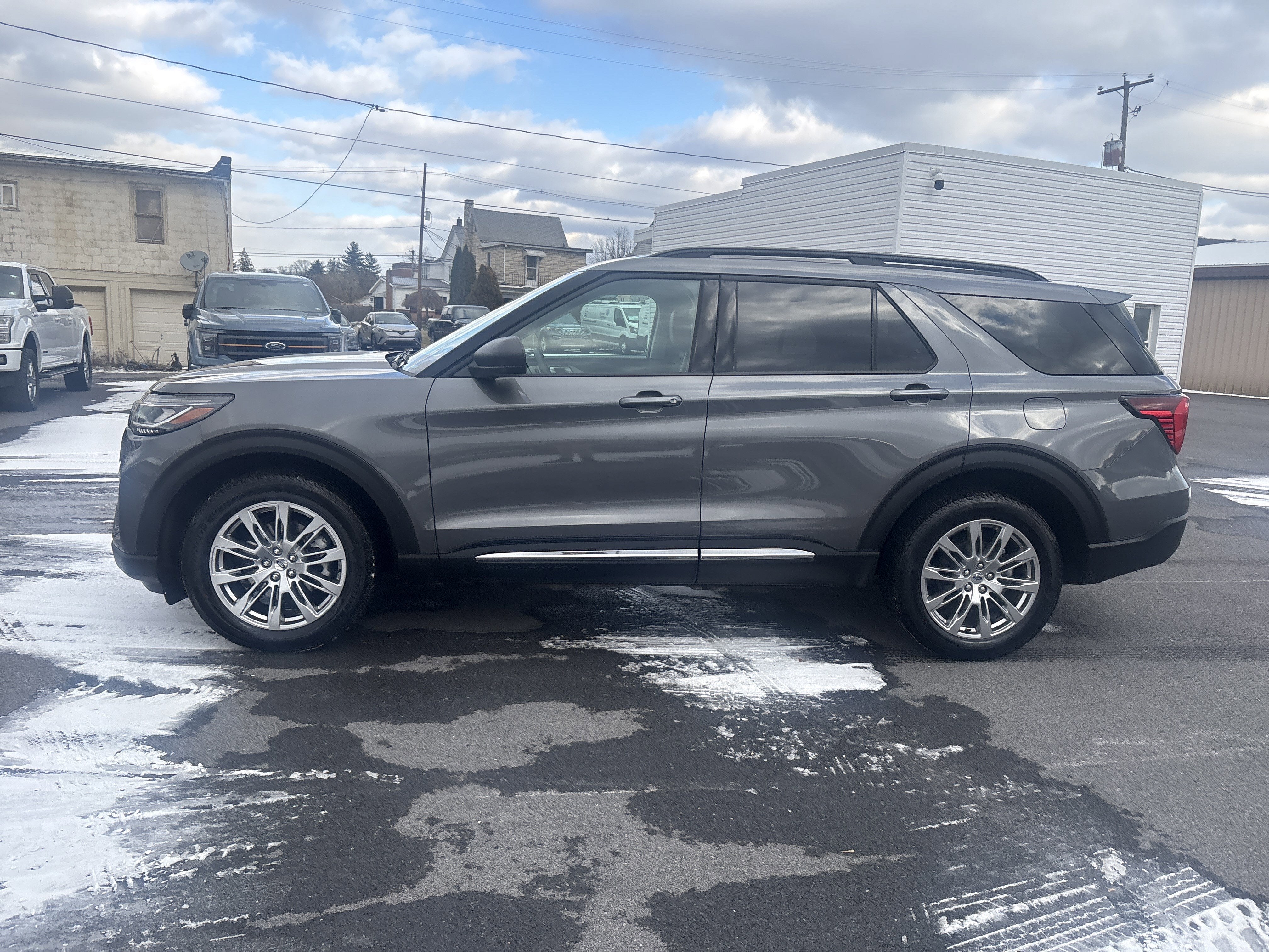 2025 Ford Explorer Active