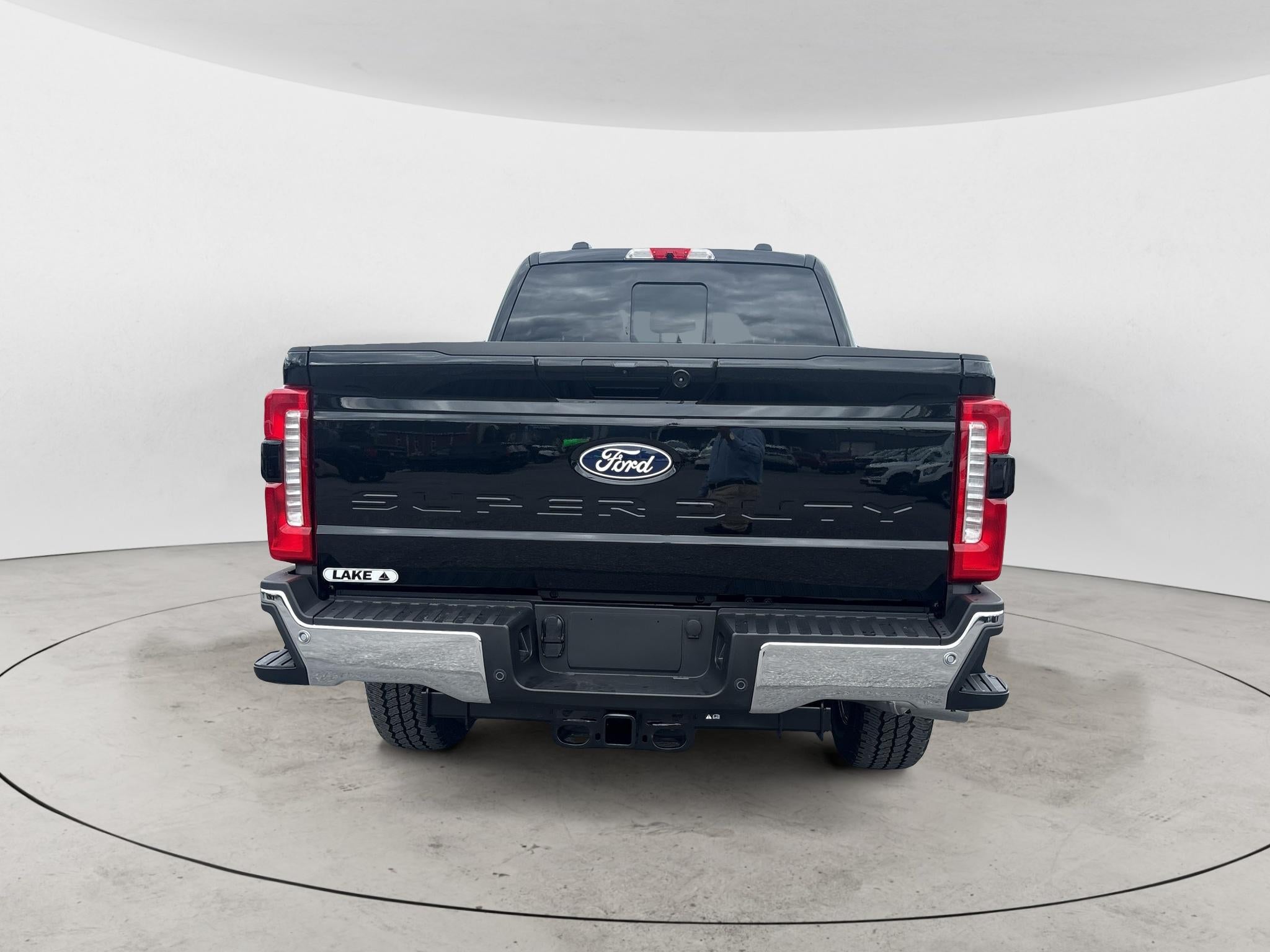 2027 Ford F-350 LARIAT