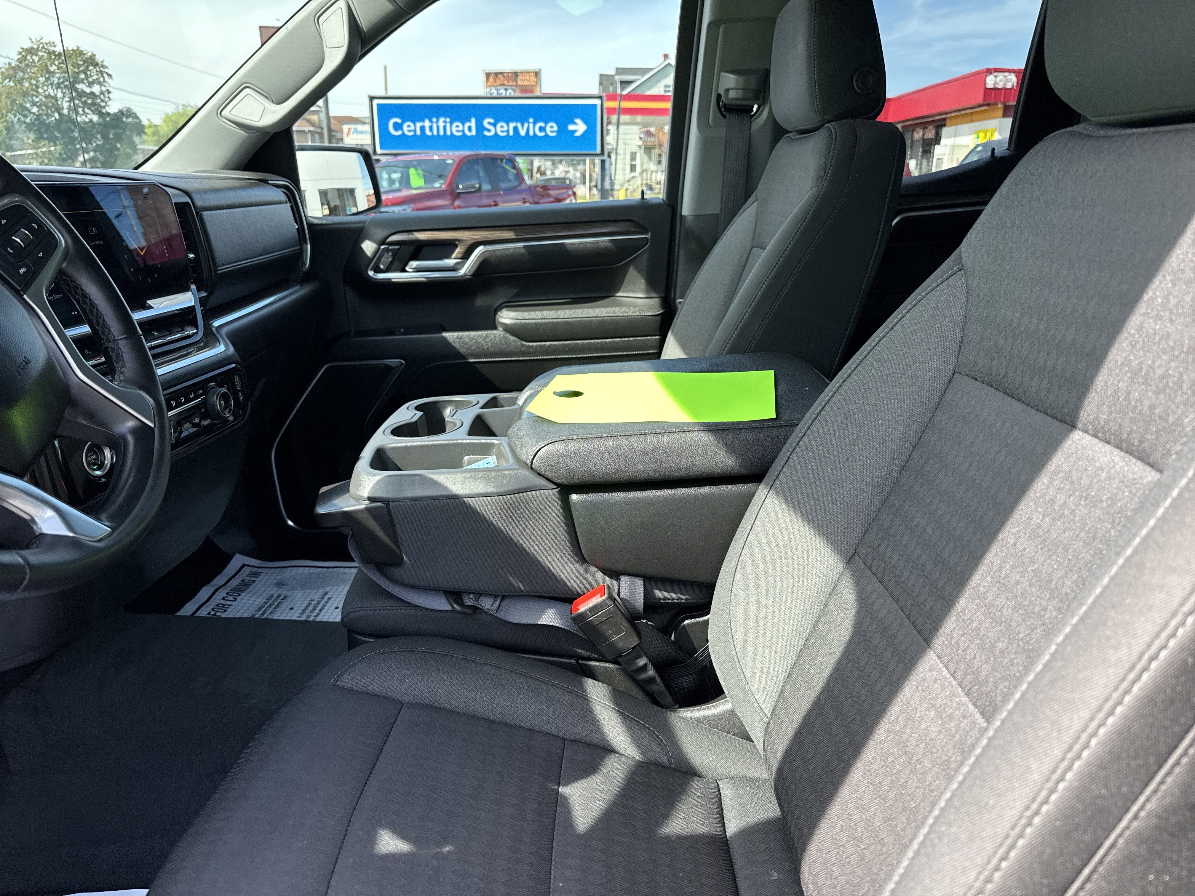 2023 Chevrolet SILVERADO 1500 LT