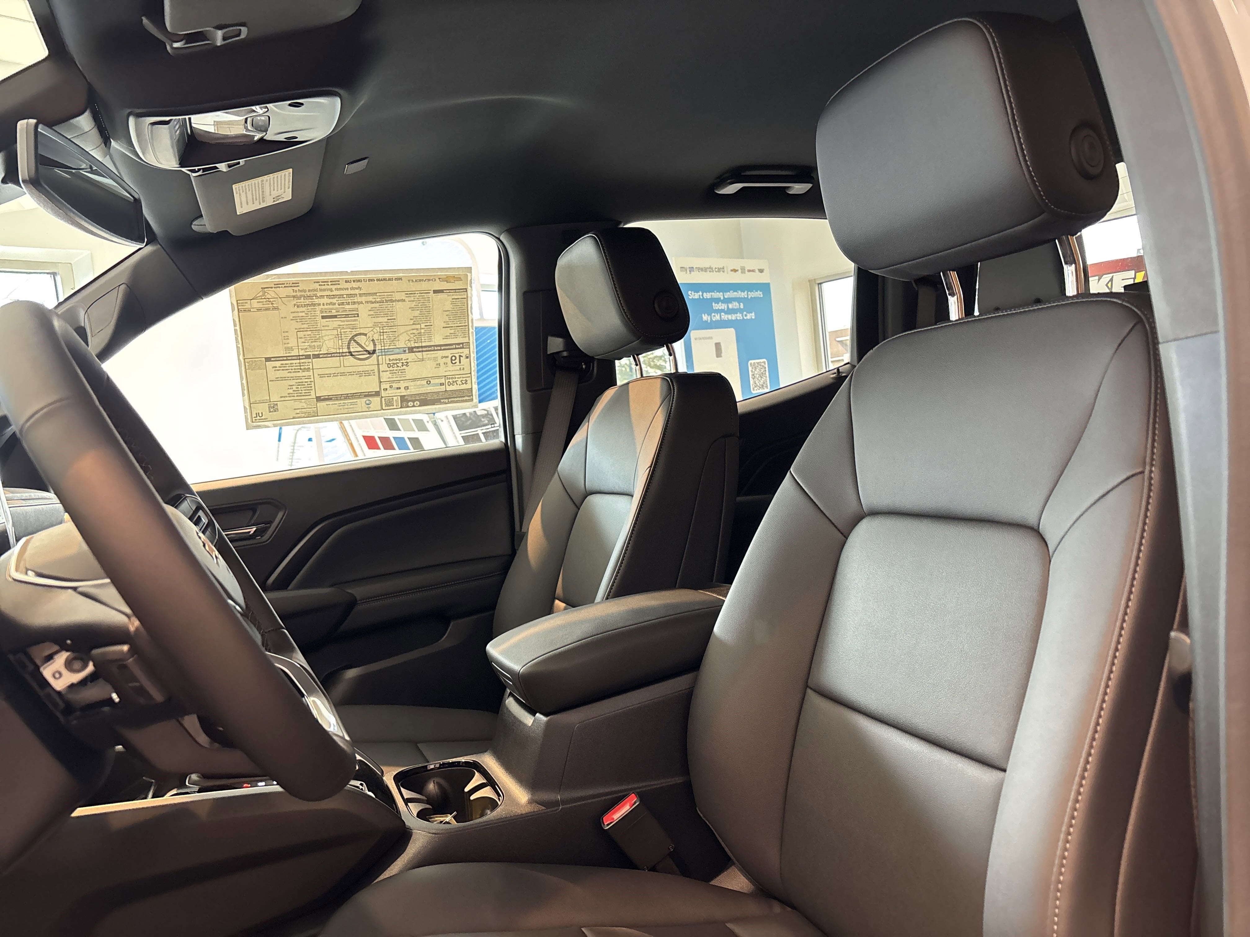 2025 Chevrolet Colorado WT/LT