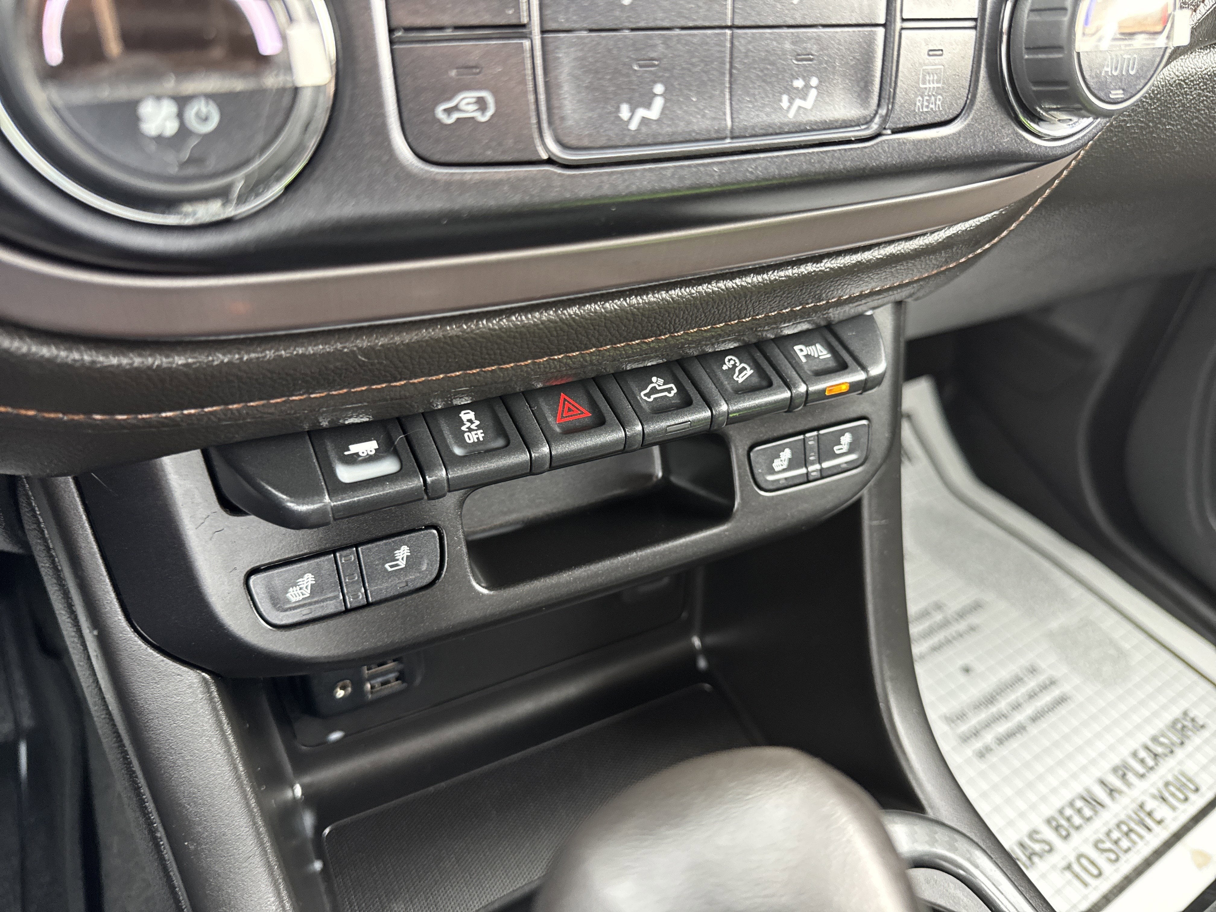2022 GMC Canyon AT4 - Leather